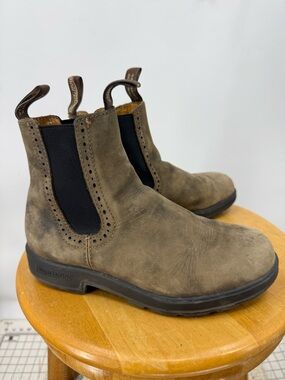Blundstone Women's High-Top Chelsea Boots, specifically the Original Series 7.5